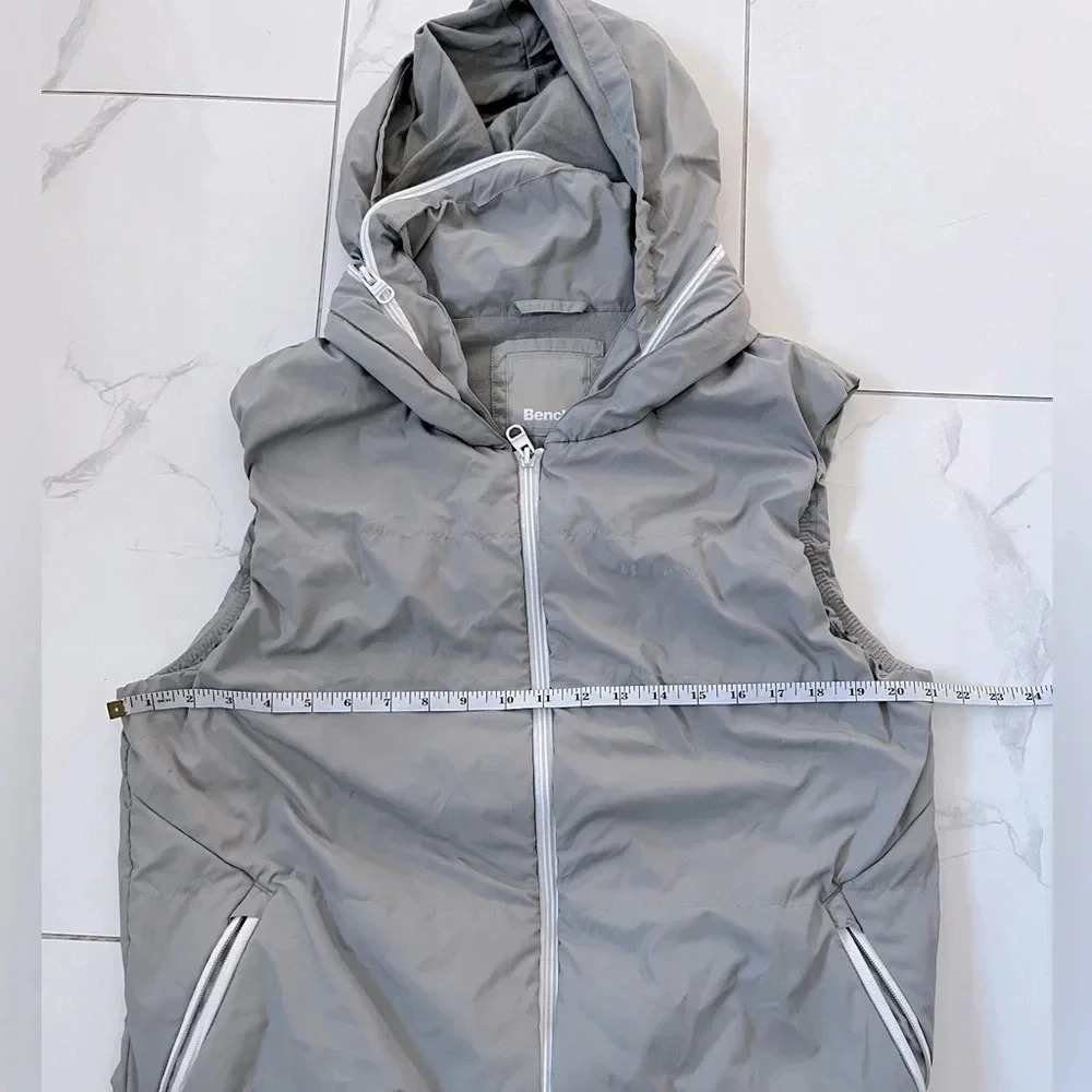 Bench/ Light grey vest/ Hidden zippered hood/ Size US X/L - Picture 14 of 16